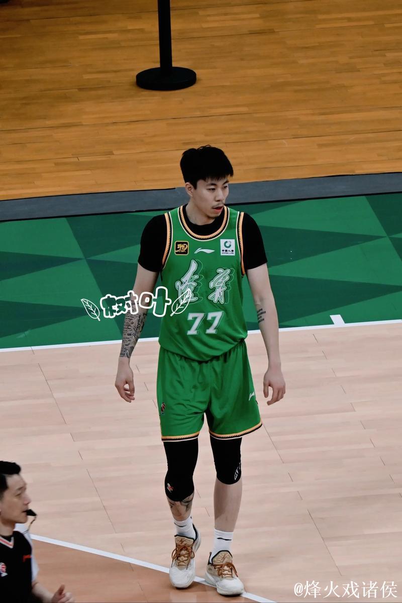 张镇麟16分王哲林14+7 上海大胜送辽宁4连败