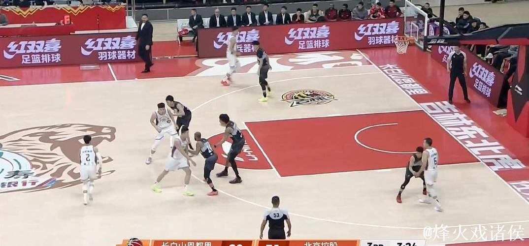 17年魔咒终结！青岛三分雨射穿新疆，CBA黑马狂飙夜彻底搅乱联赛格局