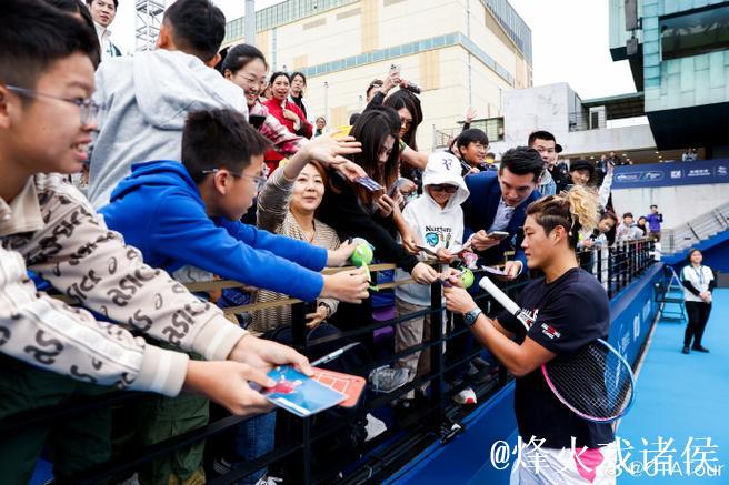 吴尊张之臻携网球场上的“轮椅舞者” 共赴名人精英表演赛 吴尊张之臻携网球场上的“轮椅舞者” 共赴名人精英表演赛