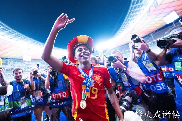 亚马尔点燃上海夏天 最强“小孩哥”的快乐很简单 亚马尔点燃上海夏天 最强“小孩哥”的快乐很简单